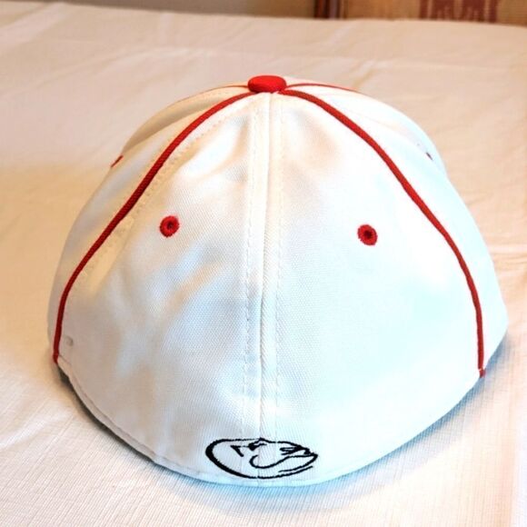 Local Fitted Hat - Picture 4 of 8